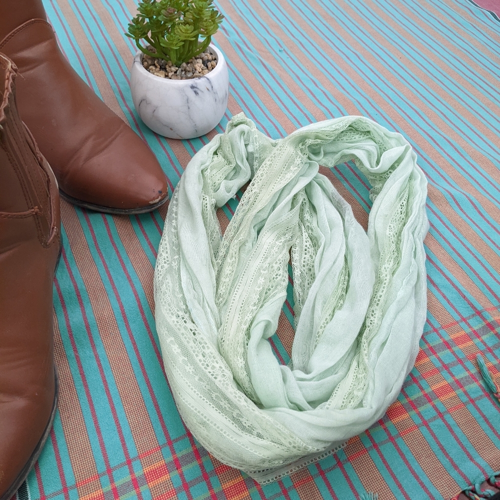 🔥FINAL SALE🔥 Mint green circle scarf